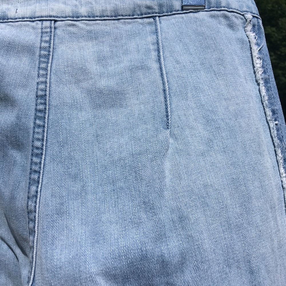 ☀️Wide Leg Frayed Trim Lightwash Jeans - Picture 8 of 8